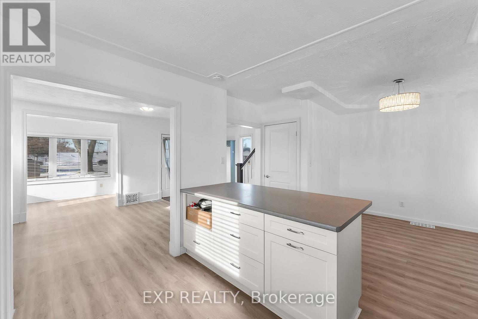 5932 Carlton Avenue, Niagara Falls (Dorchester), Ontario  L2G 5J5 - Photo 13 - X12638004