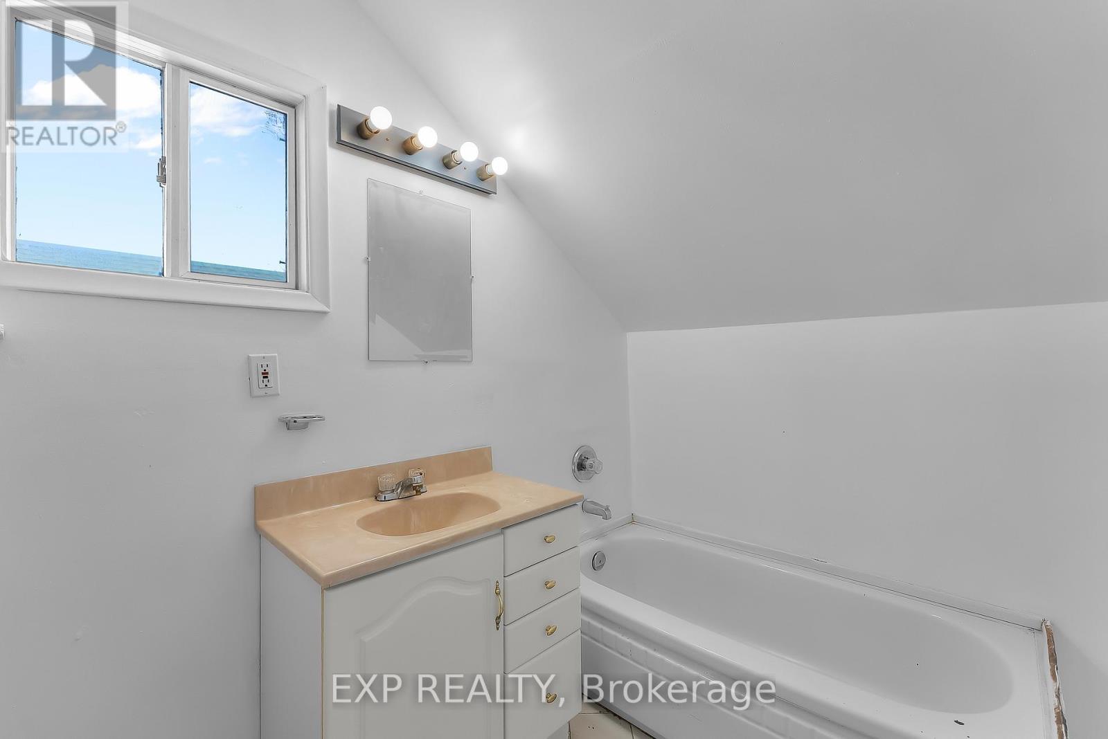 5932 Carlton Avenue, Niagara Falls (Dorchester), Ontario  L2G 5J5 - Photo 23 - X12638004