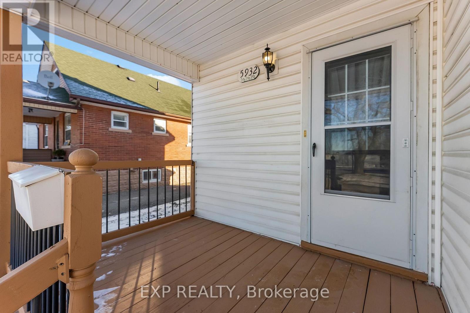 5932 Carlton Avenue, Niagara Falls (Dorchester), Ontario  L2G 5J5 - Photo 3 - X12638004