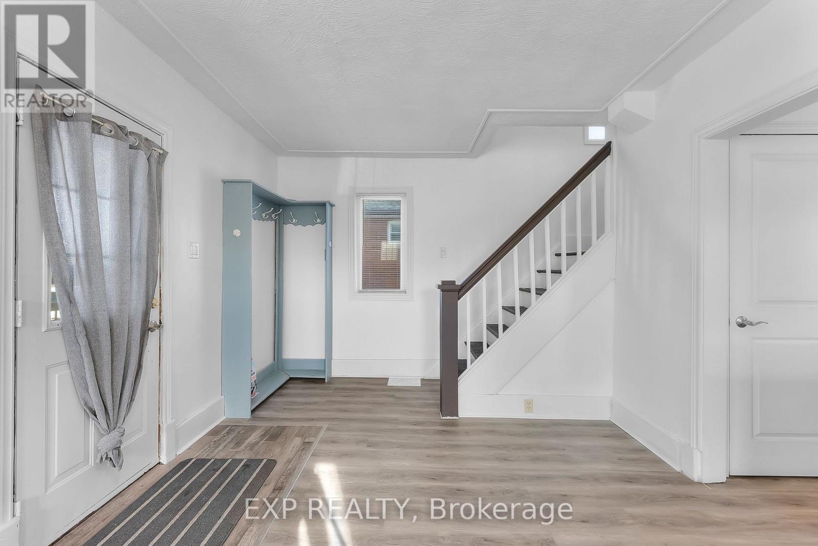 5932 Carlton Avenue, Niagara Falls (Dorchester), Ontario  L2G 5J5 - Photo 5 - X12638004