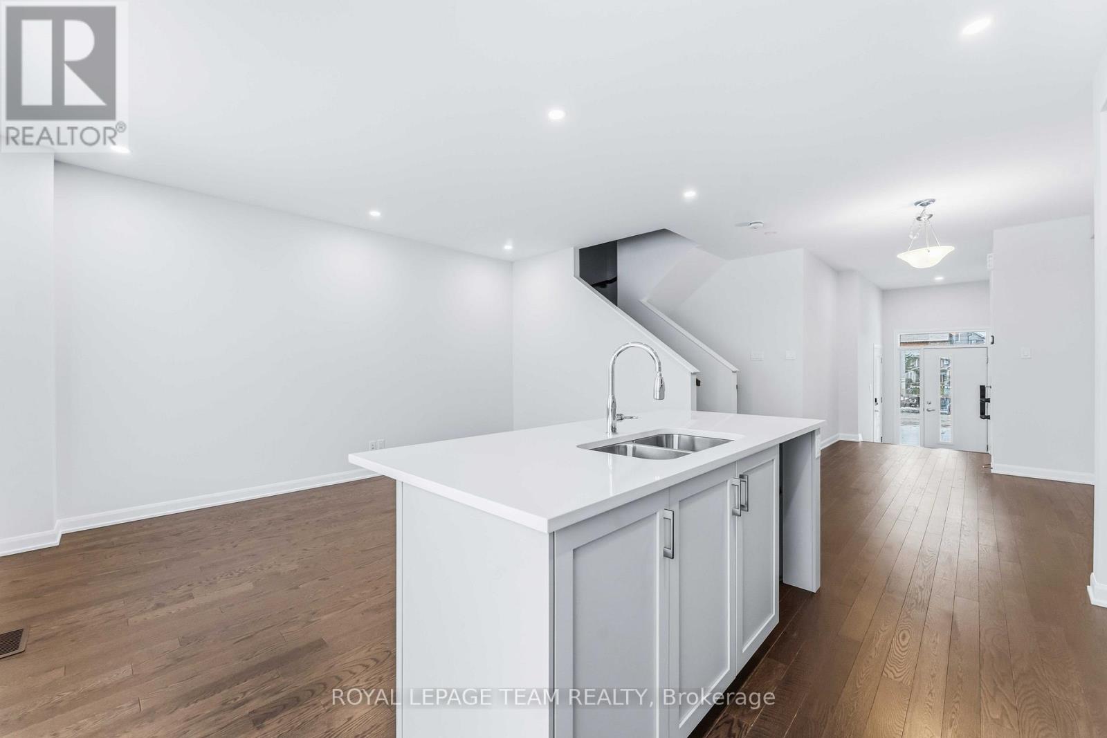 742 Fairline Row, Ottawa, Ontario  K2V 0V7 - Photo 15 - X12229430