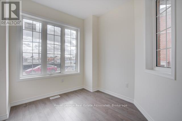 546 Fir Court, Milton, Ontario  L9E 1M5 - Photo 9 - W12638028