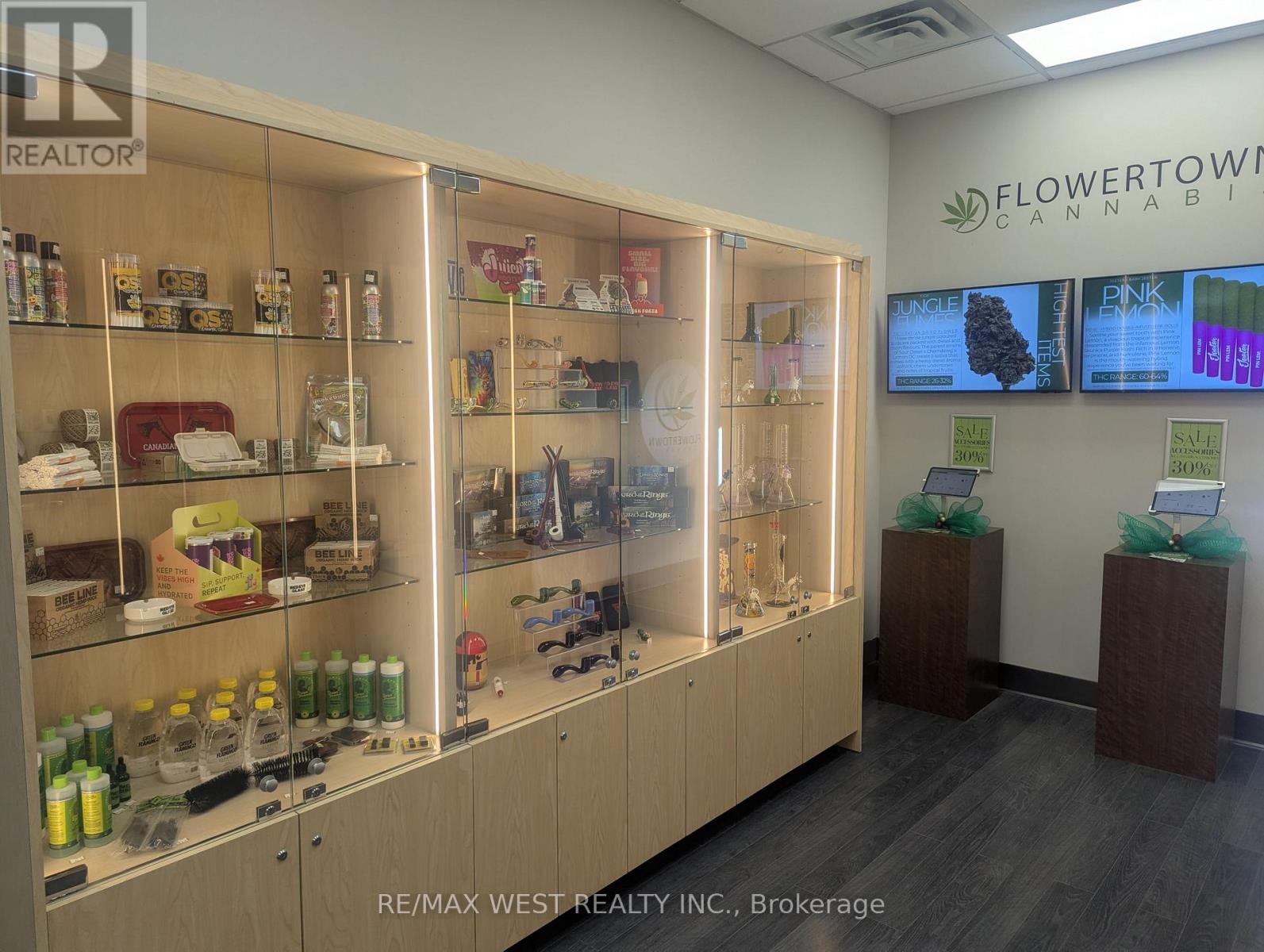 2b - 17 Queen Street N, Mississauga, Ontario  L5N 6A1 - Photo 2 - W12638040