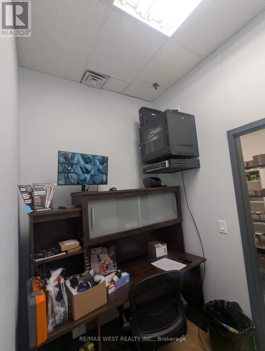 2b - 17 Queen Street N, Mississauga, Ontario  L5N 6A1 - Photo 5 - W12638040