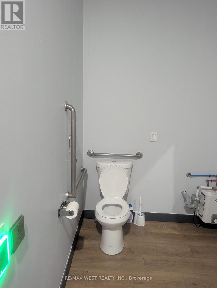 2b - 17 Queen Street N, Mississauga, Ontario  L5N 6A1 - Photo 8 - W12638040