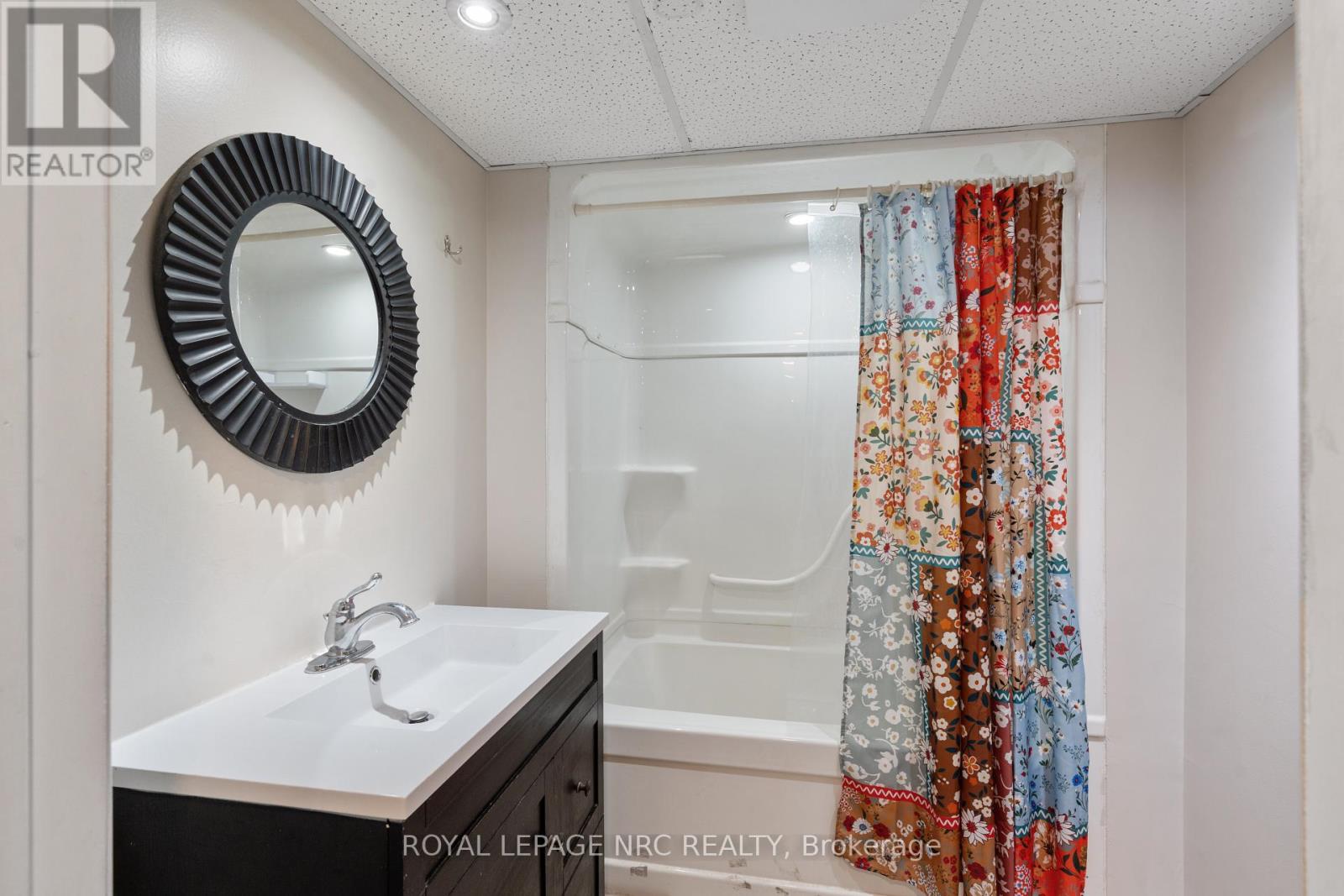 Lower - 11 Broadmore Avenue, St. Catharines (Carlton/bunting), Ontario  L2M 6A4 - Photo 9 - X12637996