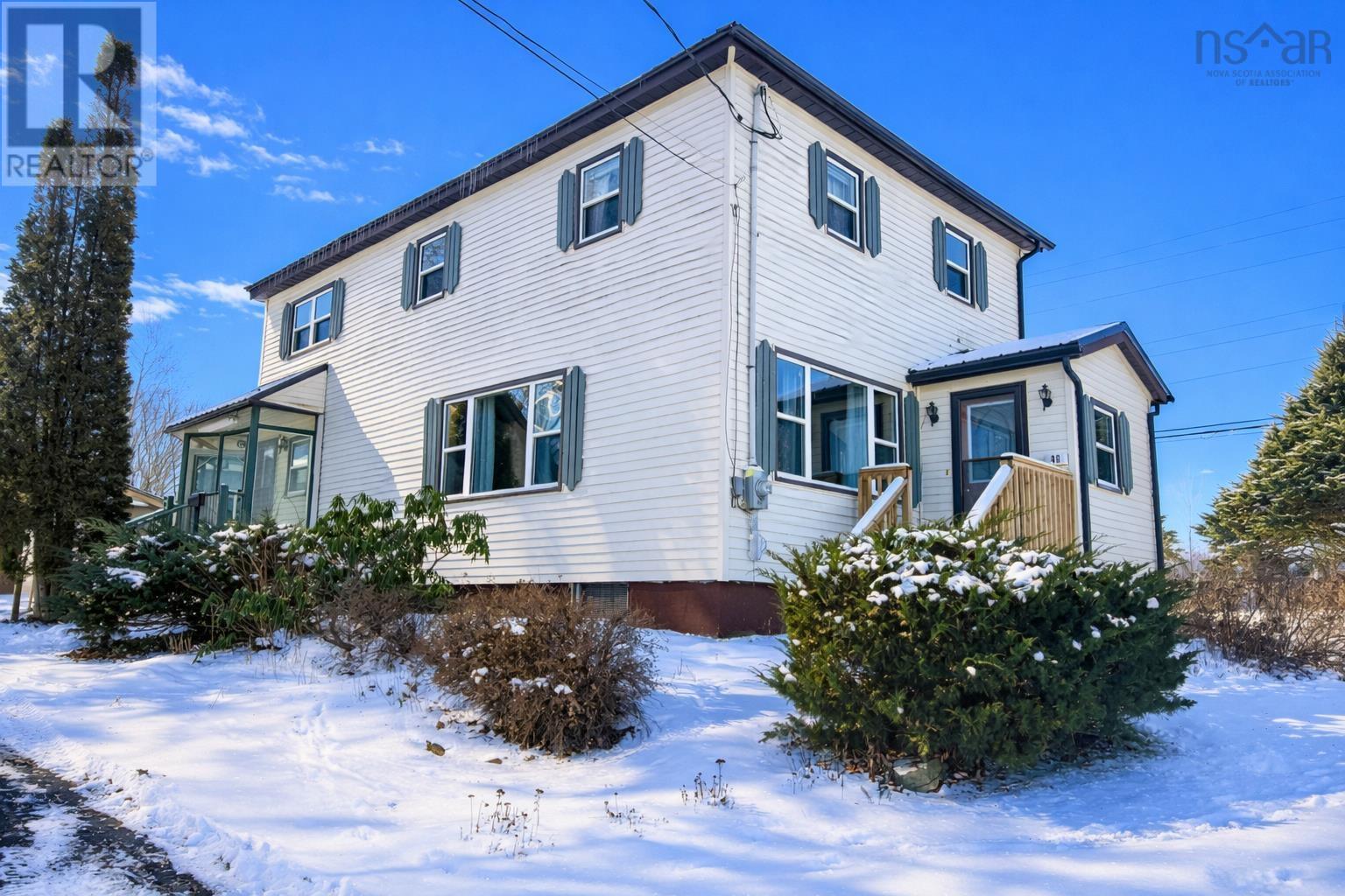 46 Cornwall Street, Amherst, Nova Scotia  B4H 2L4 - Photo 2 - 202529517