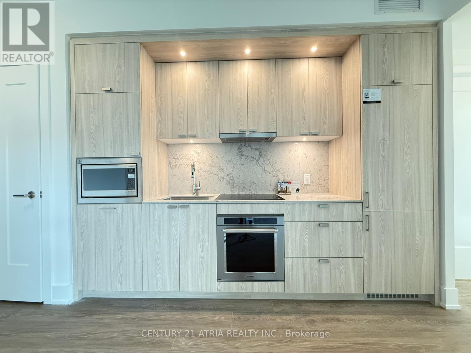 224 - 259 The Kingsway, Toronto, Ontario  M9A 0G2 - Photo 2 - W12418468