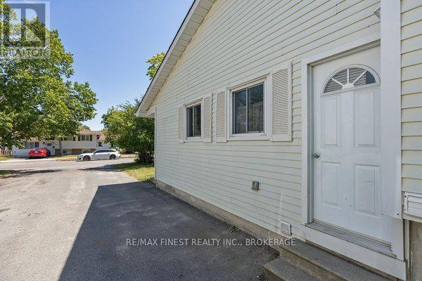 30 Woodstone Crescent, Kingston, Ontario K7M 6K9 - Photo 7 - X12638070