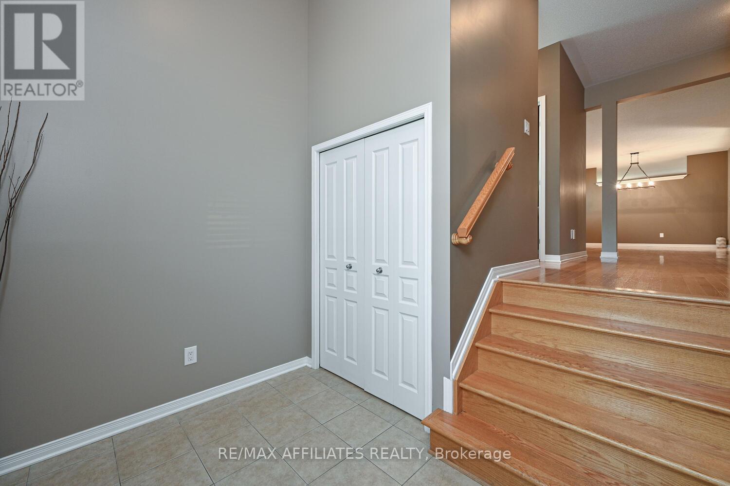 289 Harthill Way, Ottawa, Ontario  K2J 0P3 - Photo 2 - X12638052