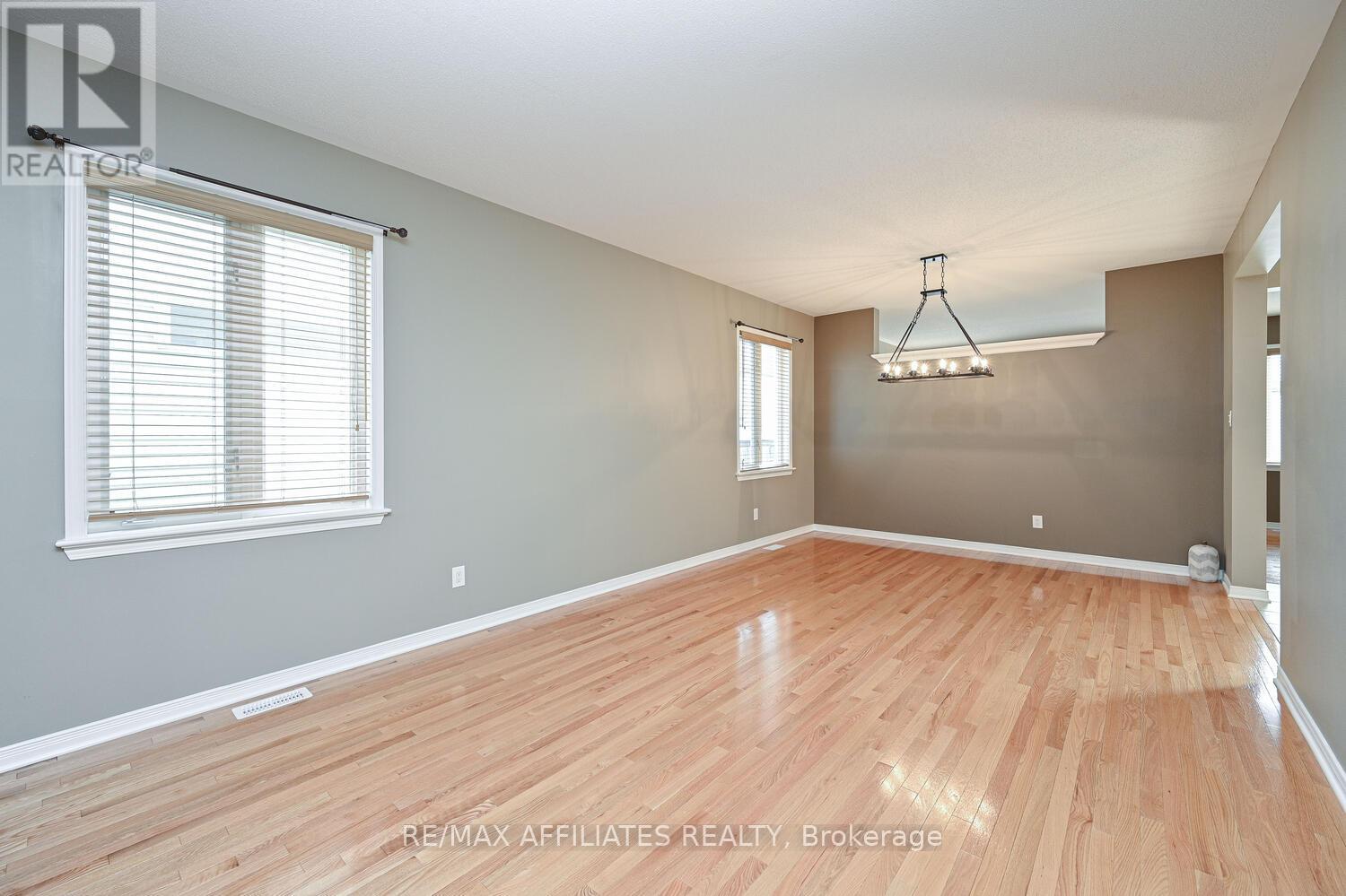 289 Harthill Way, Ottawa, Ontario  K2J 0P3 - Photo 5 - X12638052