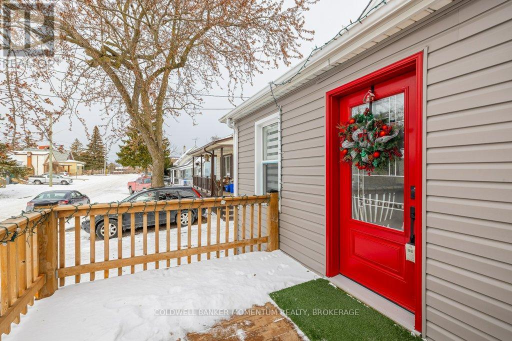 4134 Martin Avenue, Niagara Falls (Downtown), Ontario  L2E 3K9 - Photo 5 - X12638056