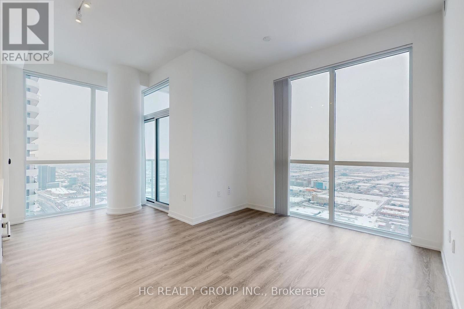 4902 - 8 Interchange Way, Vaughan, Ontario  L4K 5Z7 - Photo 2 - N12637202