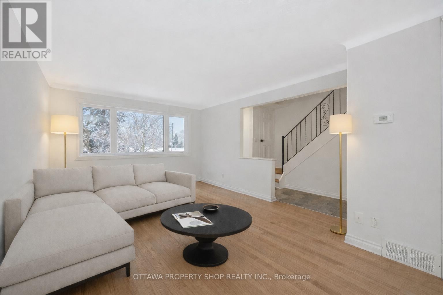 674 Hastings Avenue, Ottawa, Ontario  K1G 1N1 - Photo 2 - X12636766