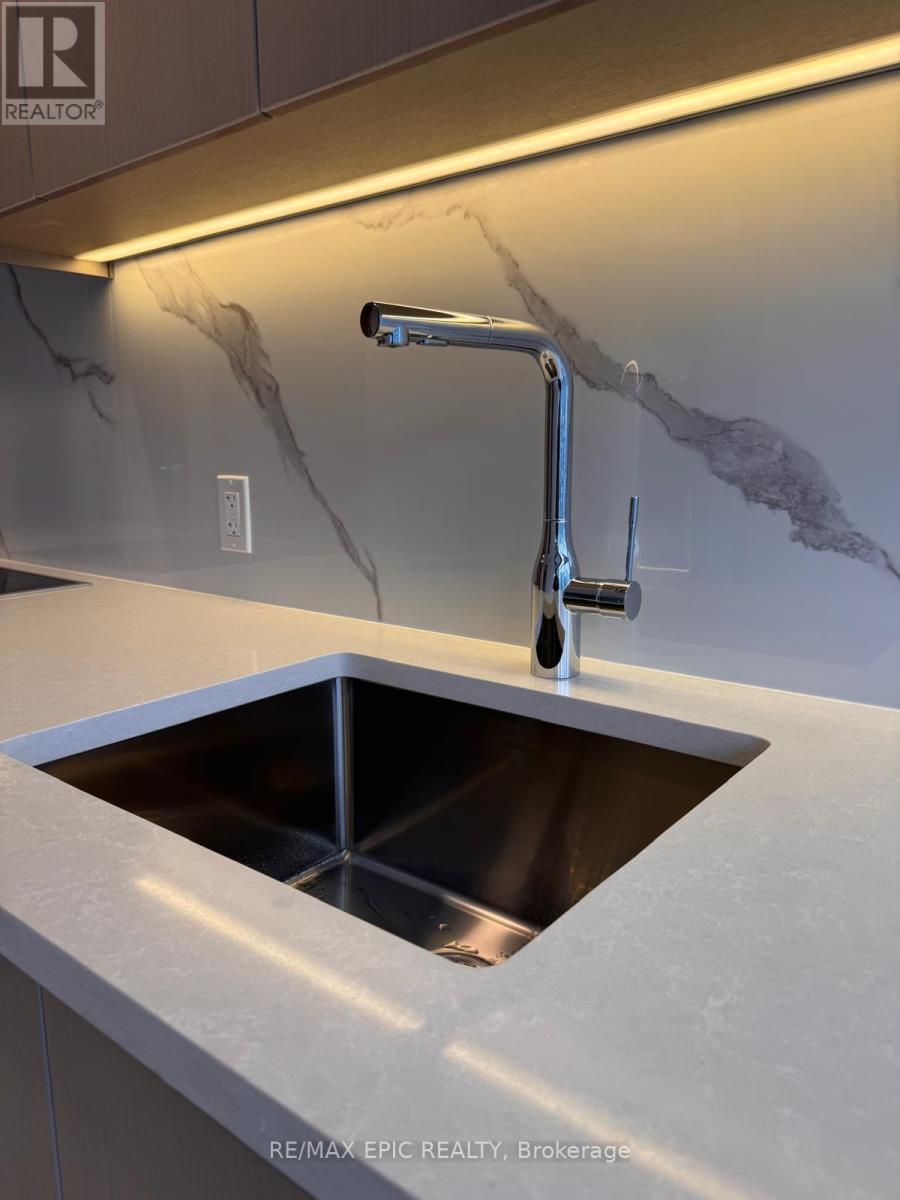 1611 - 1 Concord Cityplace Way, Toronto, Ontario  M5V 0X3 - Photo 10 - C12638088