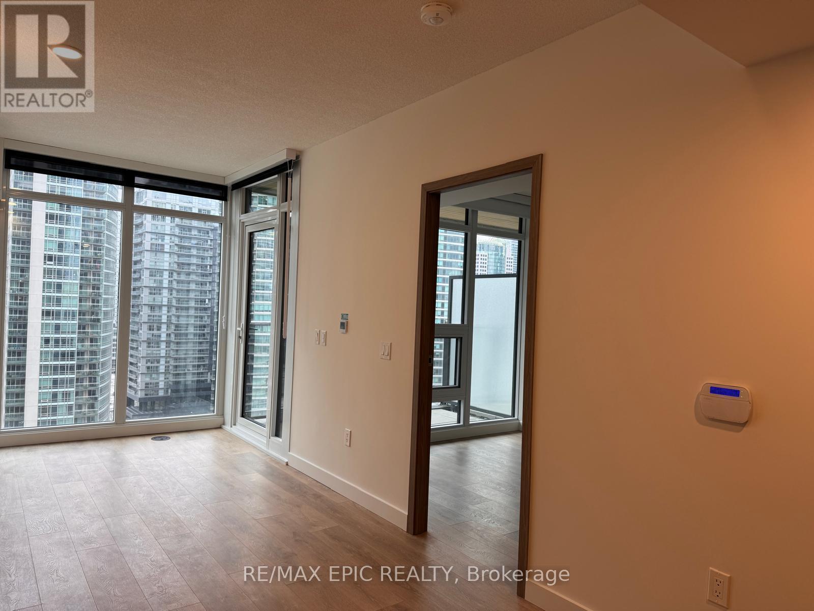1611 - 1 Concord Cityplace Way, Toronto, Ontario  M5V 0X3 - Photo 2 - C12638088
