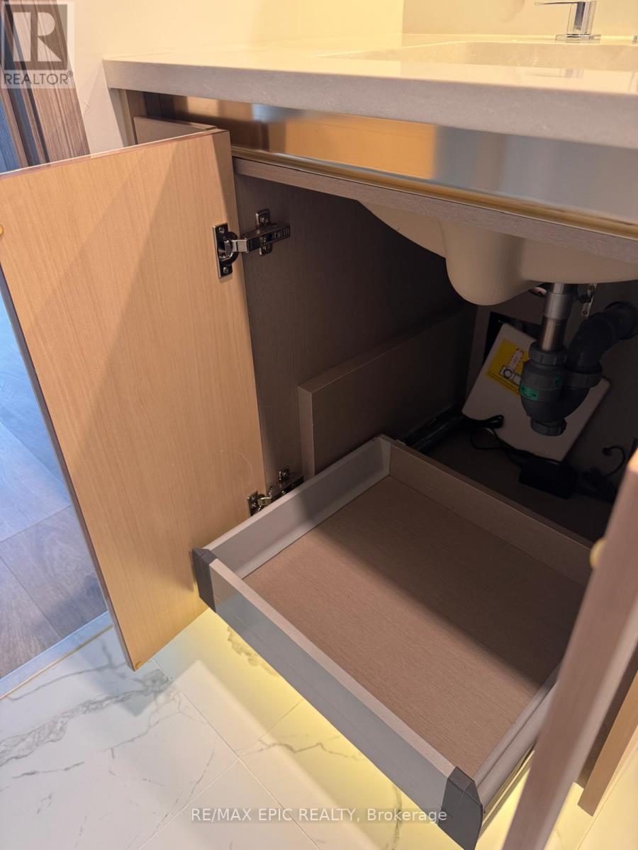 1611 - 1 Concord Cityplace Way, Toronto, Ontario  M5V 0X3 - Photo 22 - C12638088