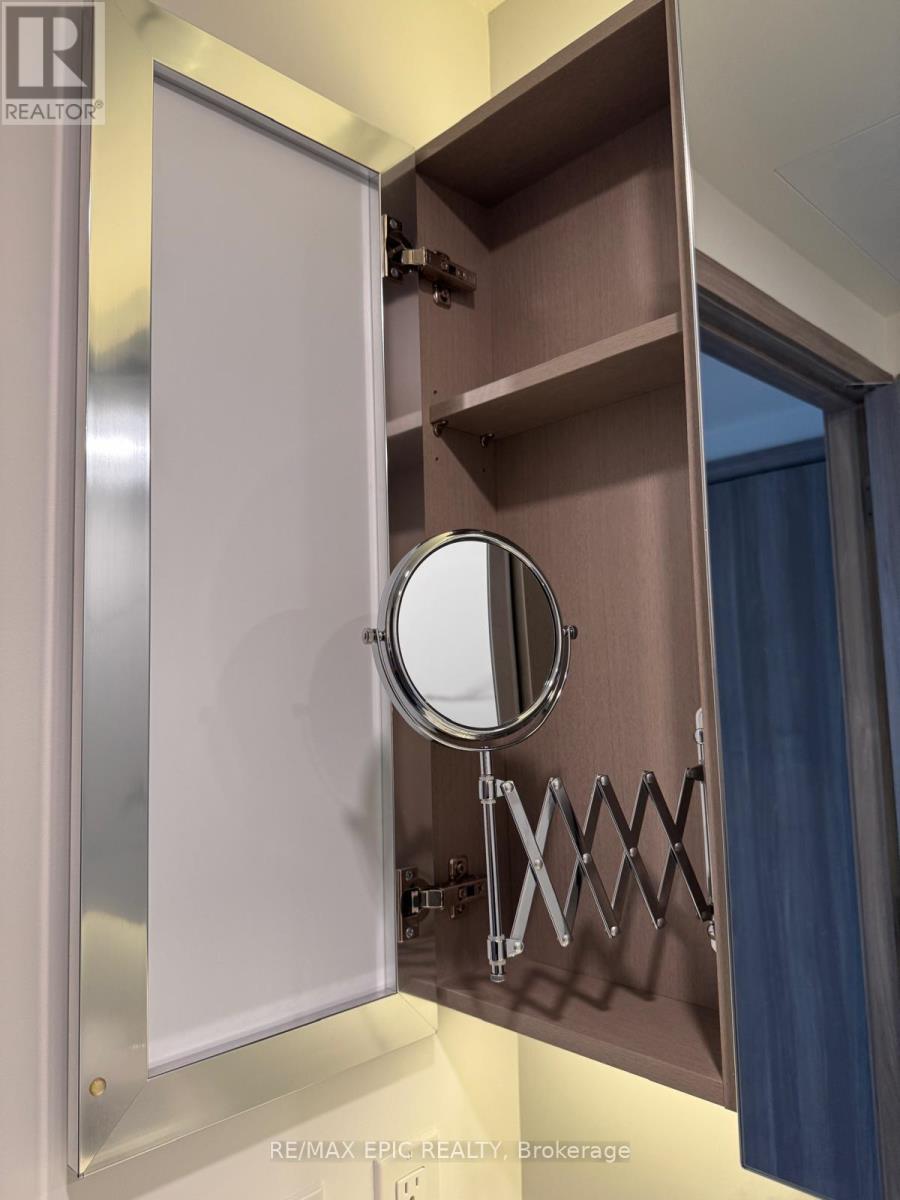 1611 - 1 Concord Cityplace Way, Toronto, Ontario  M5V 0X3 - Photo 23 - C12638088