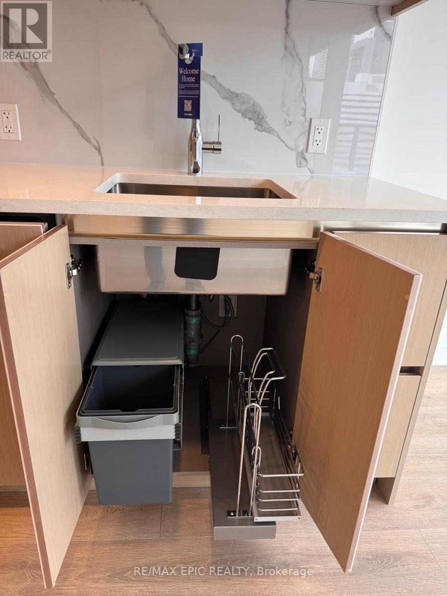 1611 - 1 Concord Cityplace Way, Toronto, Ontario  M5V 0X3 - Photo 6 - C12638088