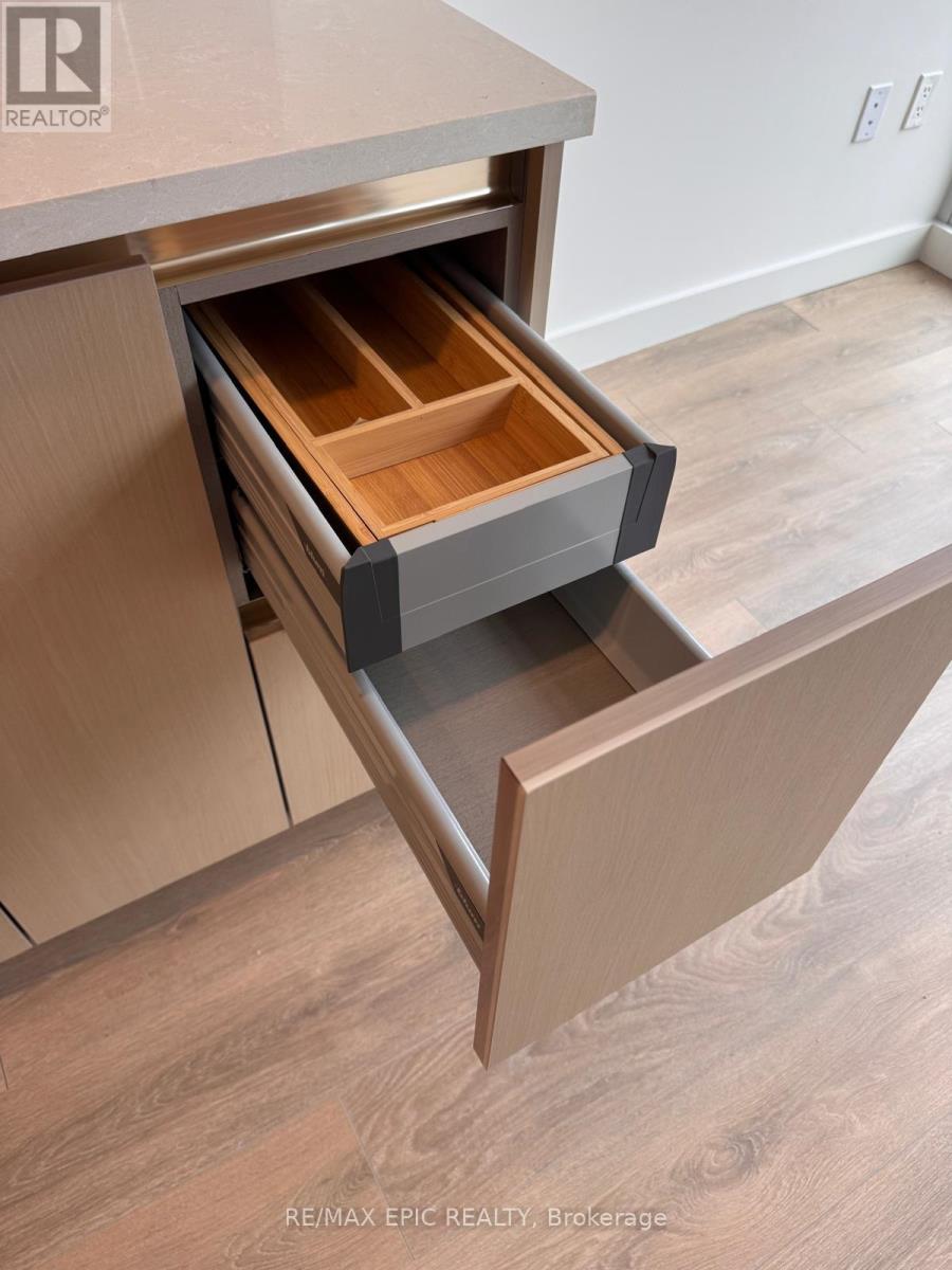 1611 - 1 Concord Cityplace Way, Toronto, Ontario  M5V 0X3 - Photo 7 - C12638088