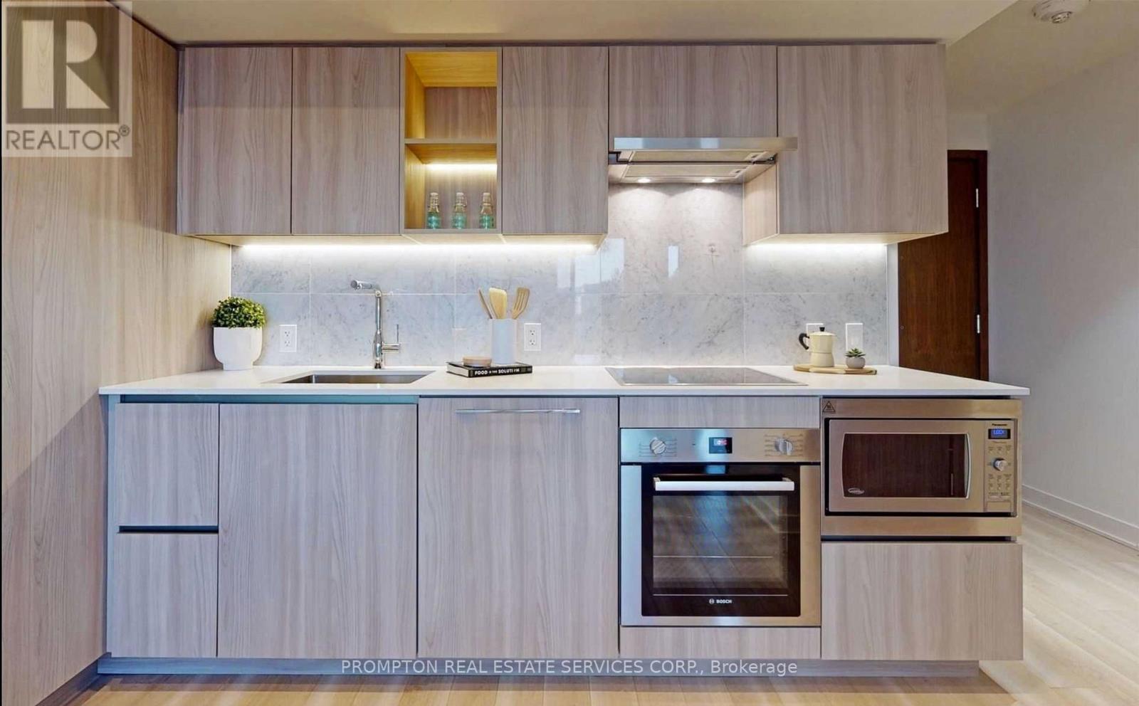 703 - 17 BATHURST STREET, Toronto, Ontario