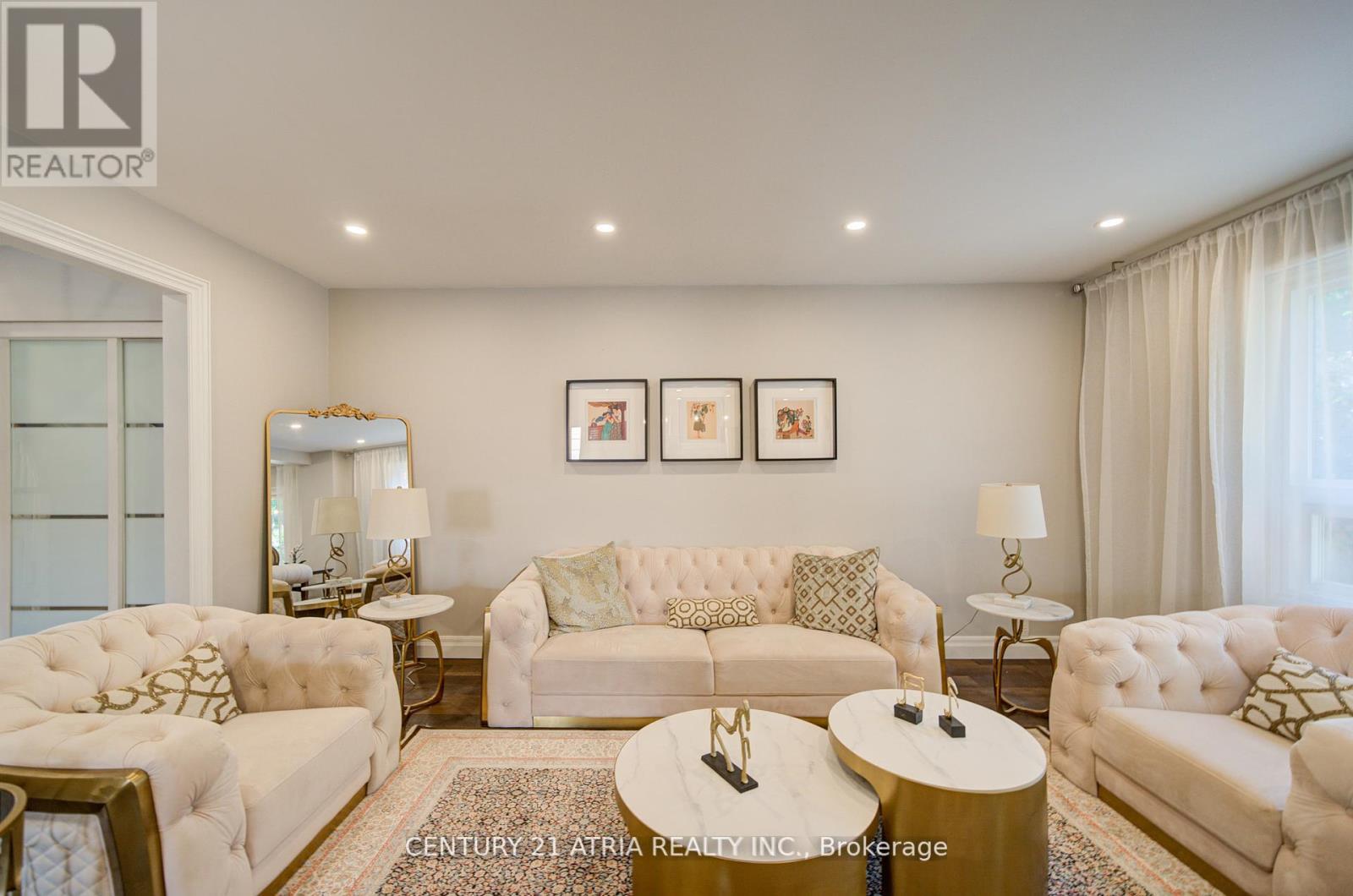 18 Park Lane Circle, Richmond Hill, Ontario  L4C 6S8 - Photo 1 - N12638054