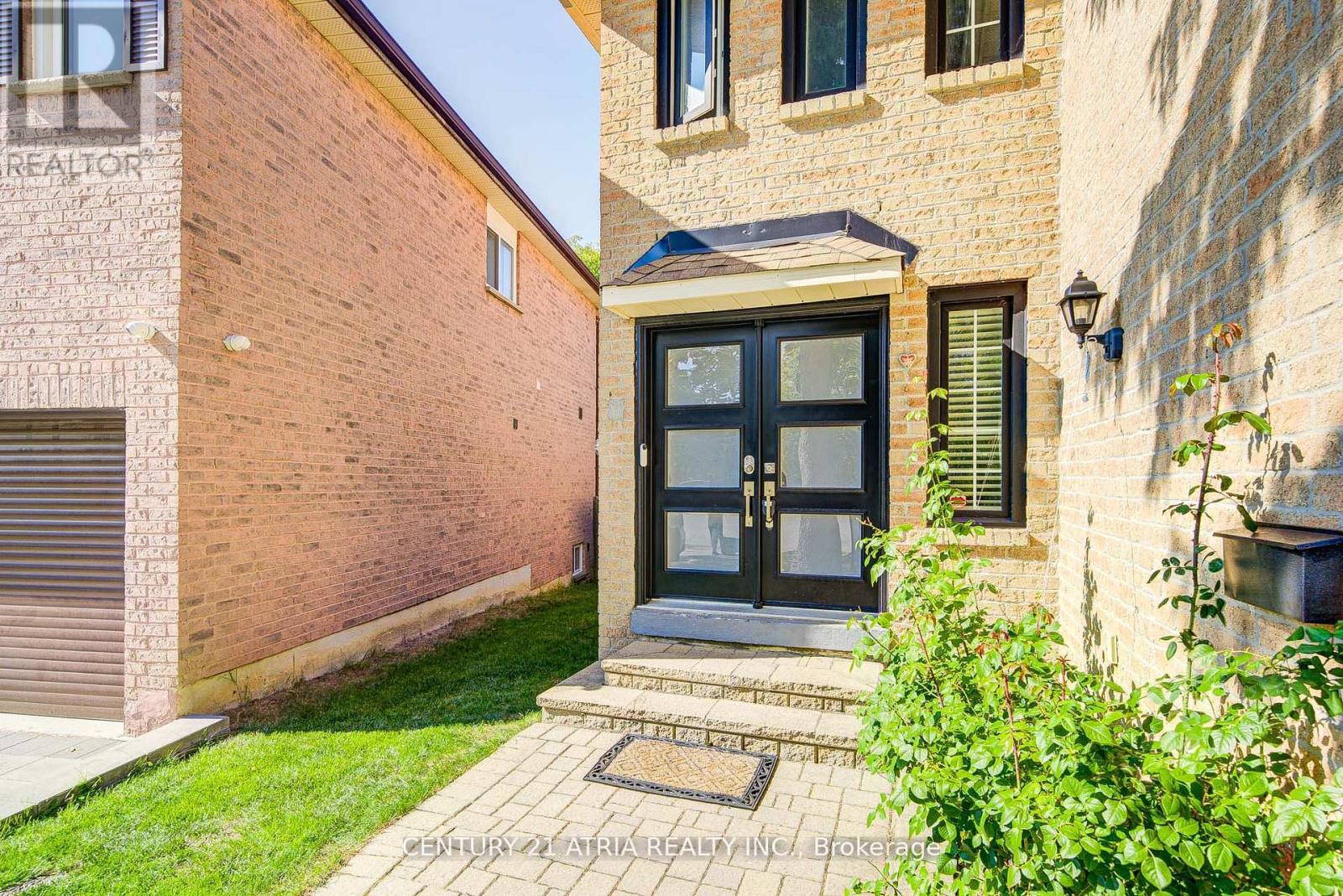 18 Park Lane Circle, Richmond Hill, Ontario  L4C 6S8 - Photo 16 - N12638054