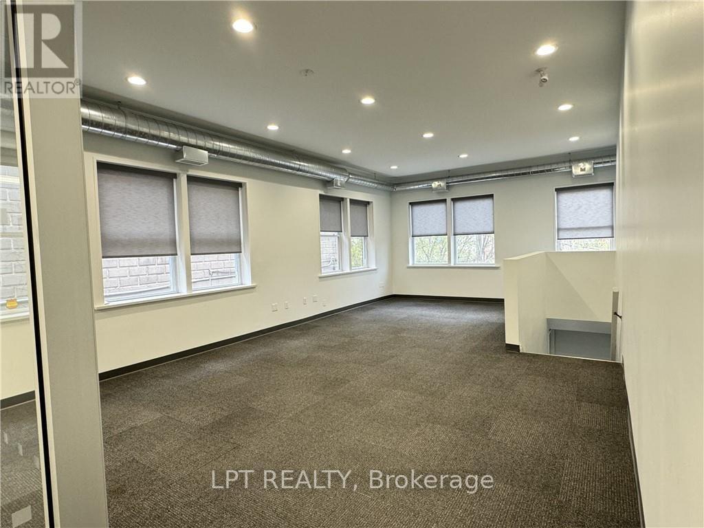 Main - 59 Collier Street, Barrie (City Centre), Ontario  L4M 1G7 - Photo 9 - S12638080