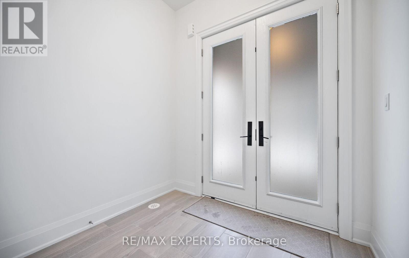 3304 Azam Way W, Oakville, Ontario  L6M 4K1 - Photo 3 - W12638066