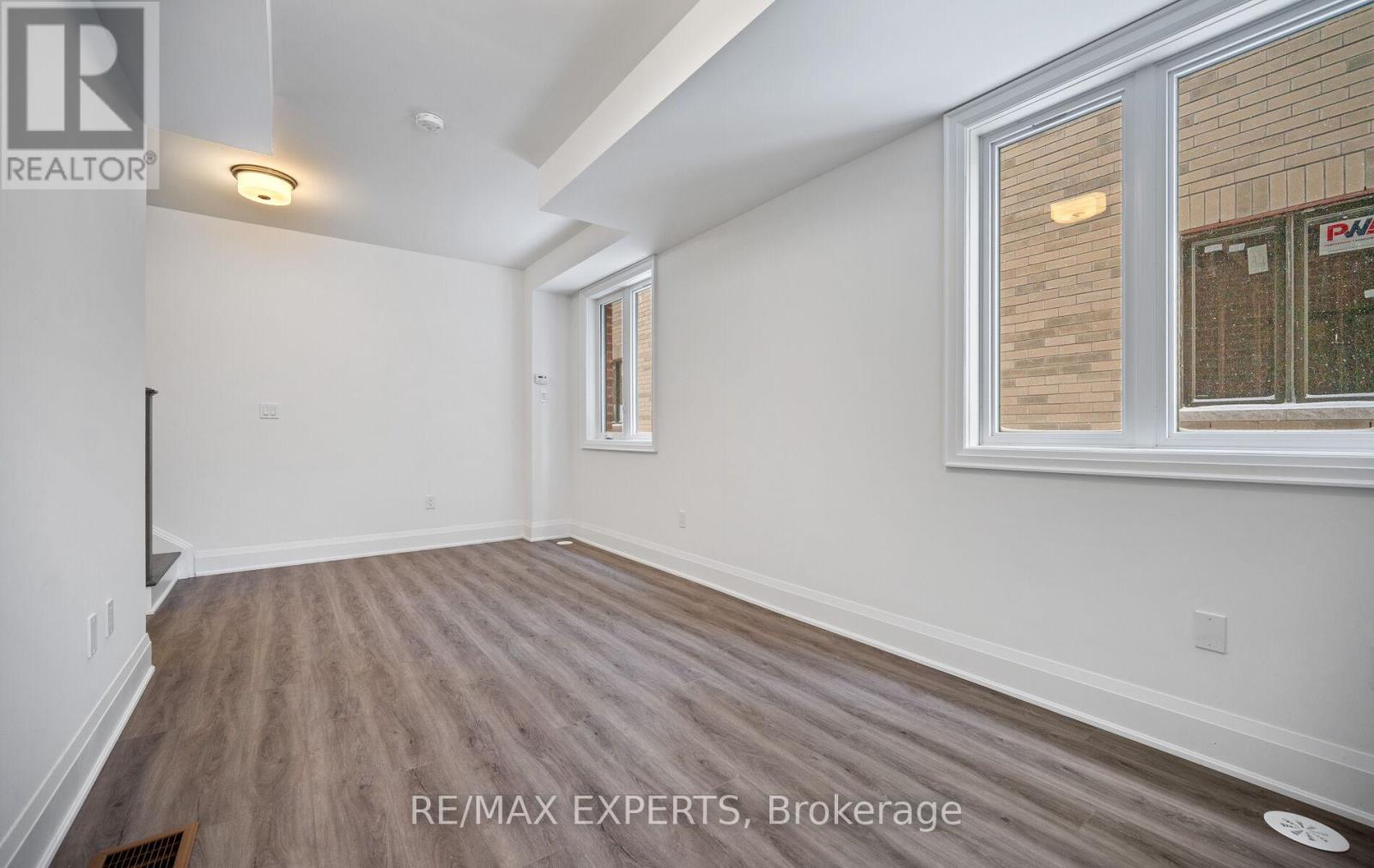 3304 Azam Way W, Oakville, Ontario  L6M 4K1 - Photo 4 - W12638066