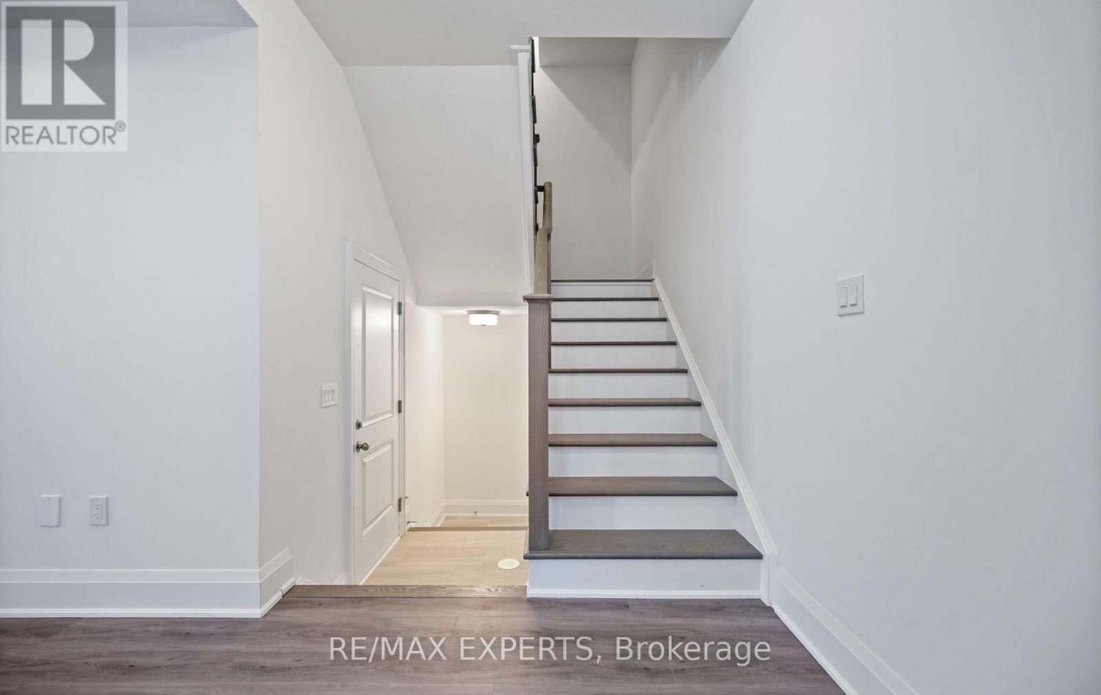 3304 Azam Way W, Oakville, Ontario  L6M 4K1 - Photo 6 - W12638066