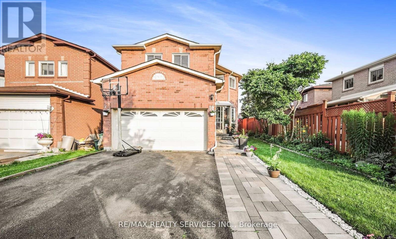 57 Atkins Circle, Brampton, Ontario  L6X 4B9 - Photo 1 - W12638110