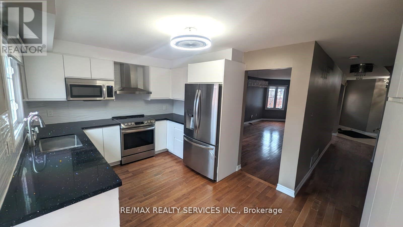 57 Atkins Circle, Brampton, Ontario  L6X 4B9 - Photo 10 - W12638110