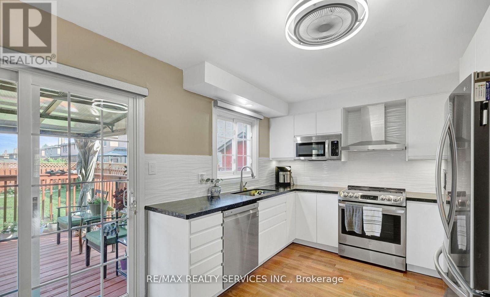 57 Atkins Circle, Brampton, Ontario  L6X 4B9 - Photo 8 - W12638110