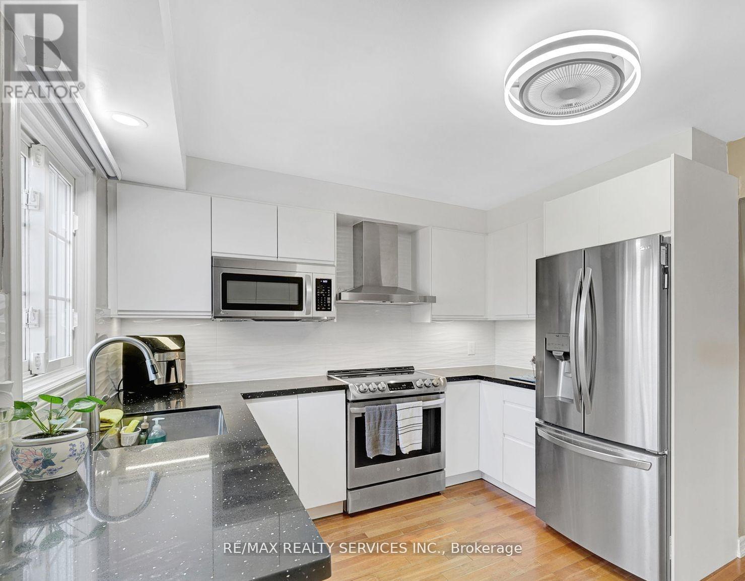 57 Atkins Circle, Brampton, Ontario  L6X 4B9 - Photo 9 - W12638110