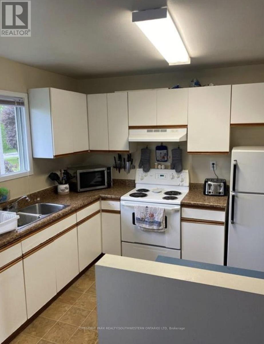 839 Stirling Avenue S, Kitchener, Ontario  N2M 3K4 - Photo 22 - X12638046