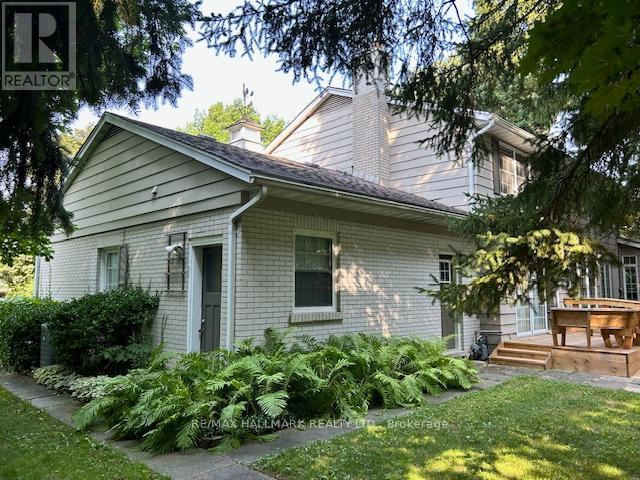 54 Ashton Crescent, Waterloo, Ontario  N2L 1P9 - Photo 3 - X12638126