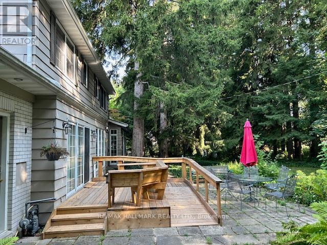 54 Ashton Crescent, Waterloo, Ontario  N2L 1P9 - Photo 4 - X12638126