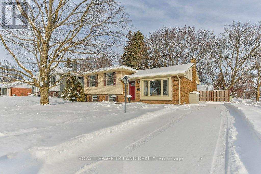 4 MAXWELL CRESCENT, London North, Ontario