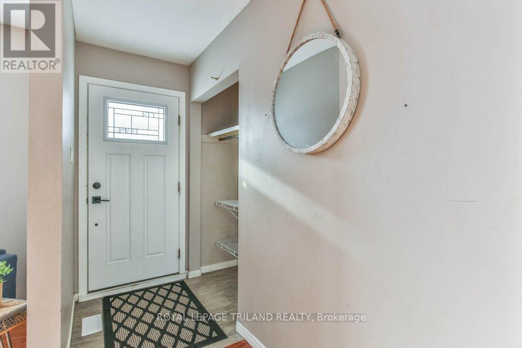 4 Maxwell Crescent, London North, Ontario  N5X 1Z1 - Photo 5 - X12638152