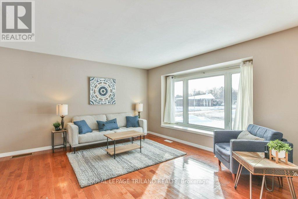 4 Maxwell Crescent, London North, Ontario  N5X 1Z1 - Photo 6 - X12638152