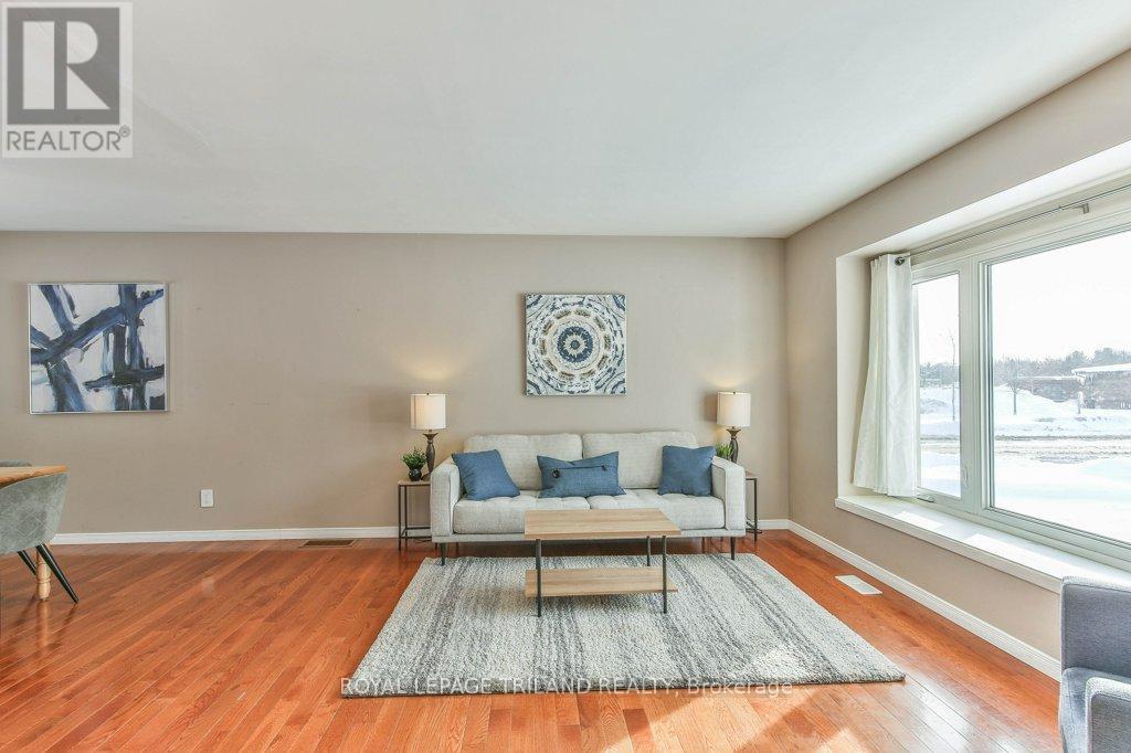 4 Maxwell Crescent, London North, Ontario  N5X 1Z1 - Photo 7 - X12638152