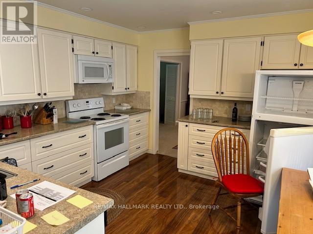 54 Ashton Crescent, Waterloo, Ontario  N2L 1P9 - Photo 5 - X12638126