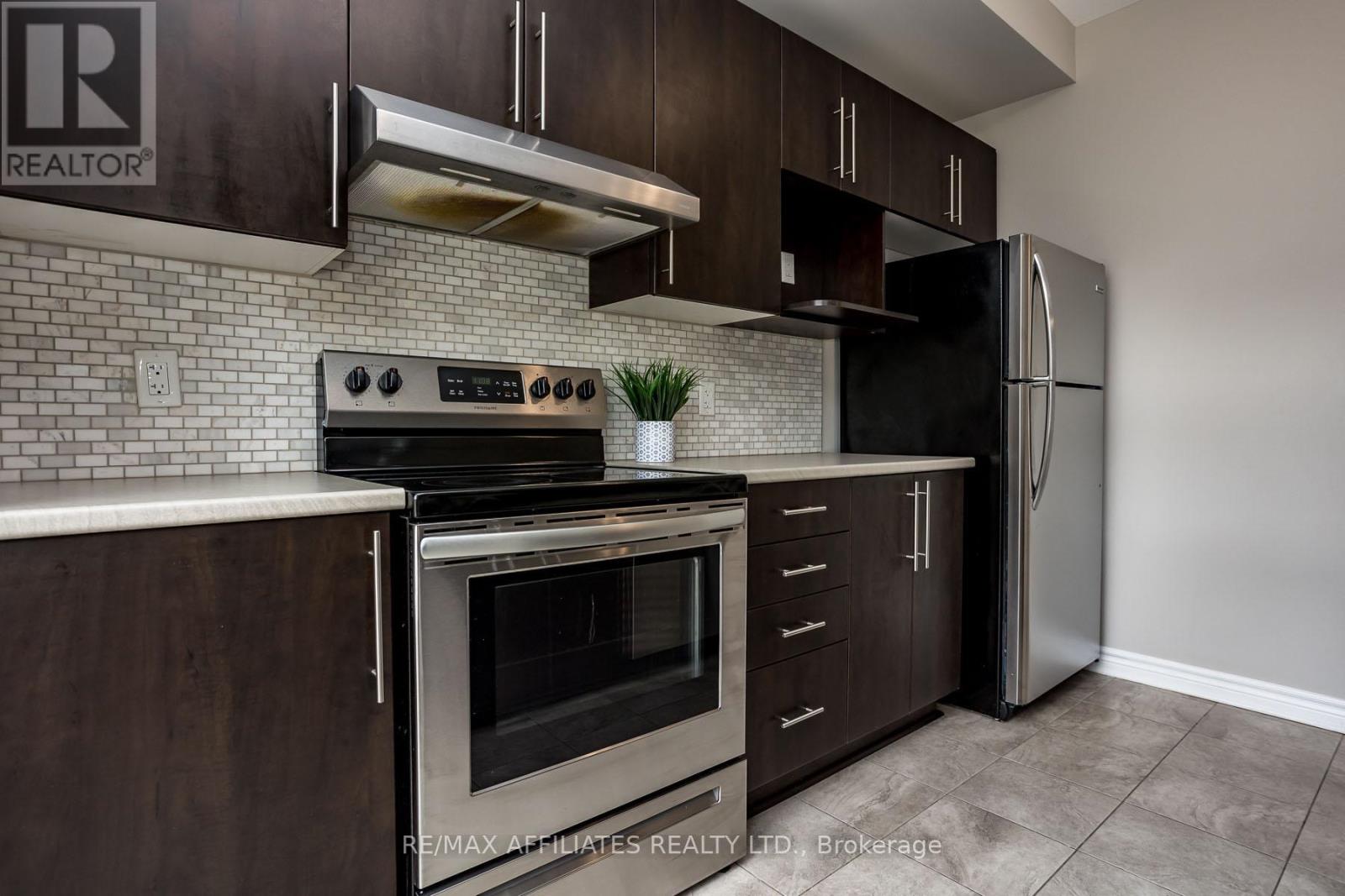 196 Bandelier Way, Ottawa, Ontario  K2S 0C2 - Photo 11 - X12636364