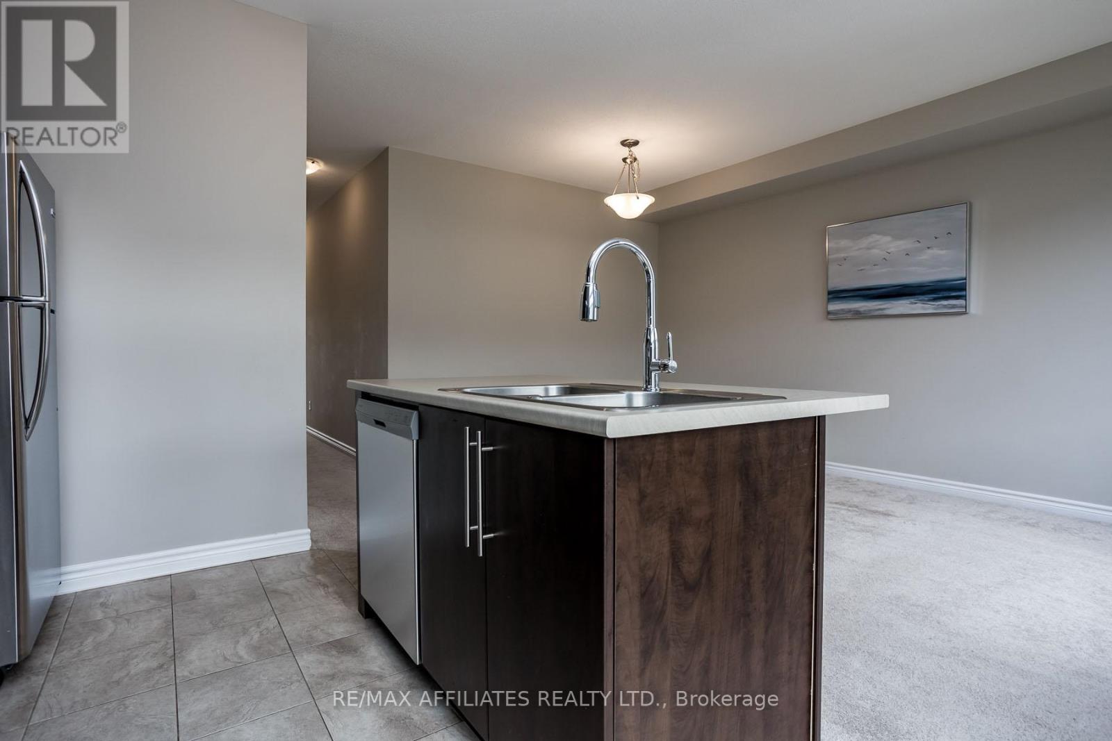 196 Bandelier Way, Ottawa, Ontario  K2S 0C2 - Photo 12 - X12636364