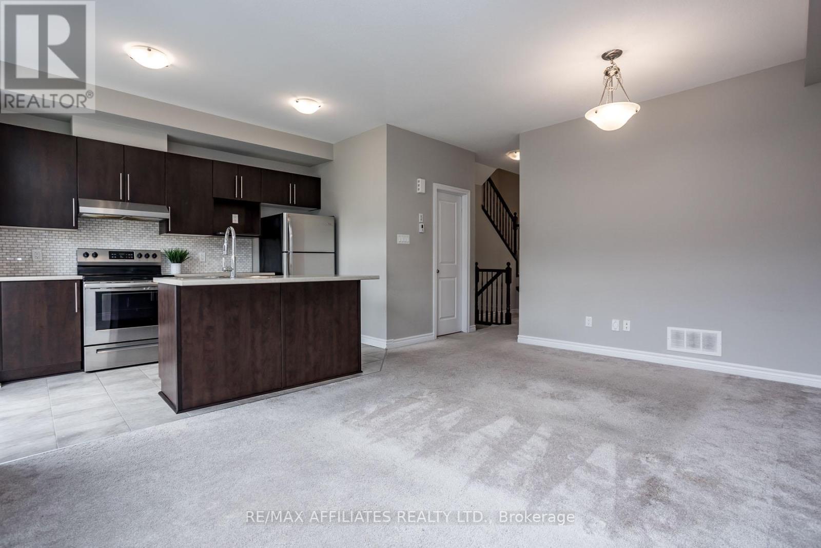 196 Bandelier Way, Ottawa, Ontario  K2S 0C2 - Photo 7 - X12636364