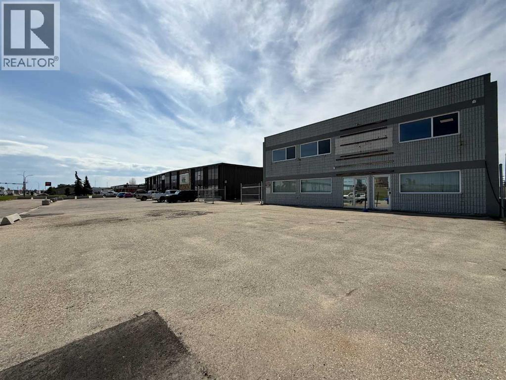 9036 108 Street, Grande Prairie, Alberta  T8V 4C8 - Photo 3 - A2246029