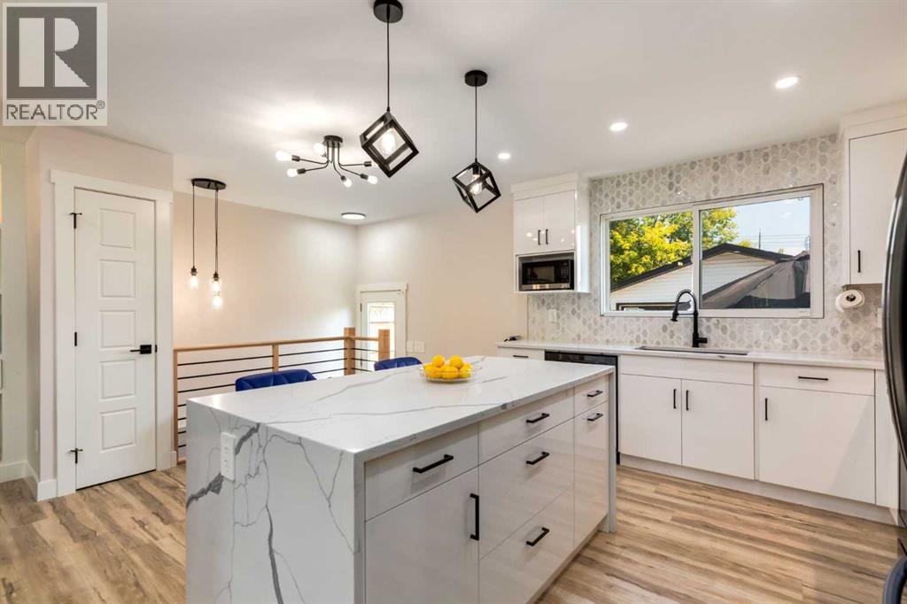 392 Cantrell Drive Sw, Calgary, Alberta  T2W 2E4 - Photo 12 - A2251732