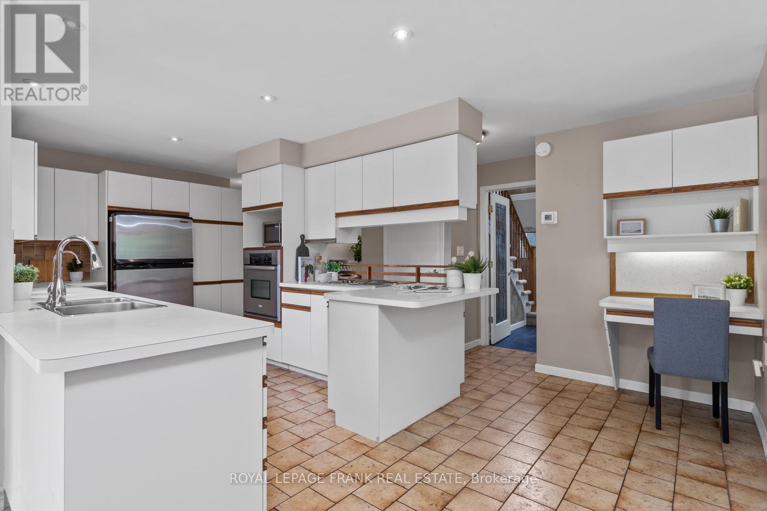 848 Swiss Heights, Oshawa, Ontario  L1K 2A9 - Photo 19 - E12487436