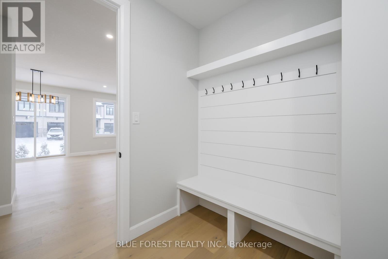 619 Lions Park Drive, Strathroy-Caradoc, Ontario  N0L 1W0 - Photo 12 - X12538656